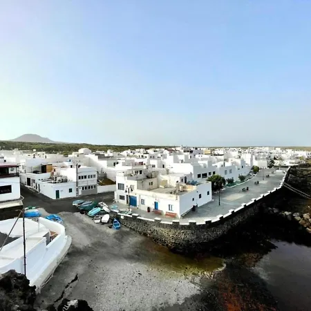 Timanfaya Two Bedroom Apartment With Wifi, Sea Views In Punta Mujeres Punta Mujeres