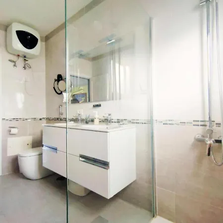 Timanfaya Two Bedroom Apartment With Wifi, Sea Views In Punta Mujeres *